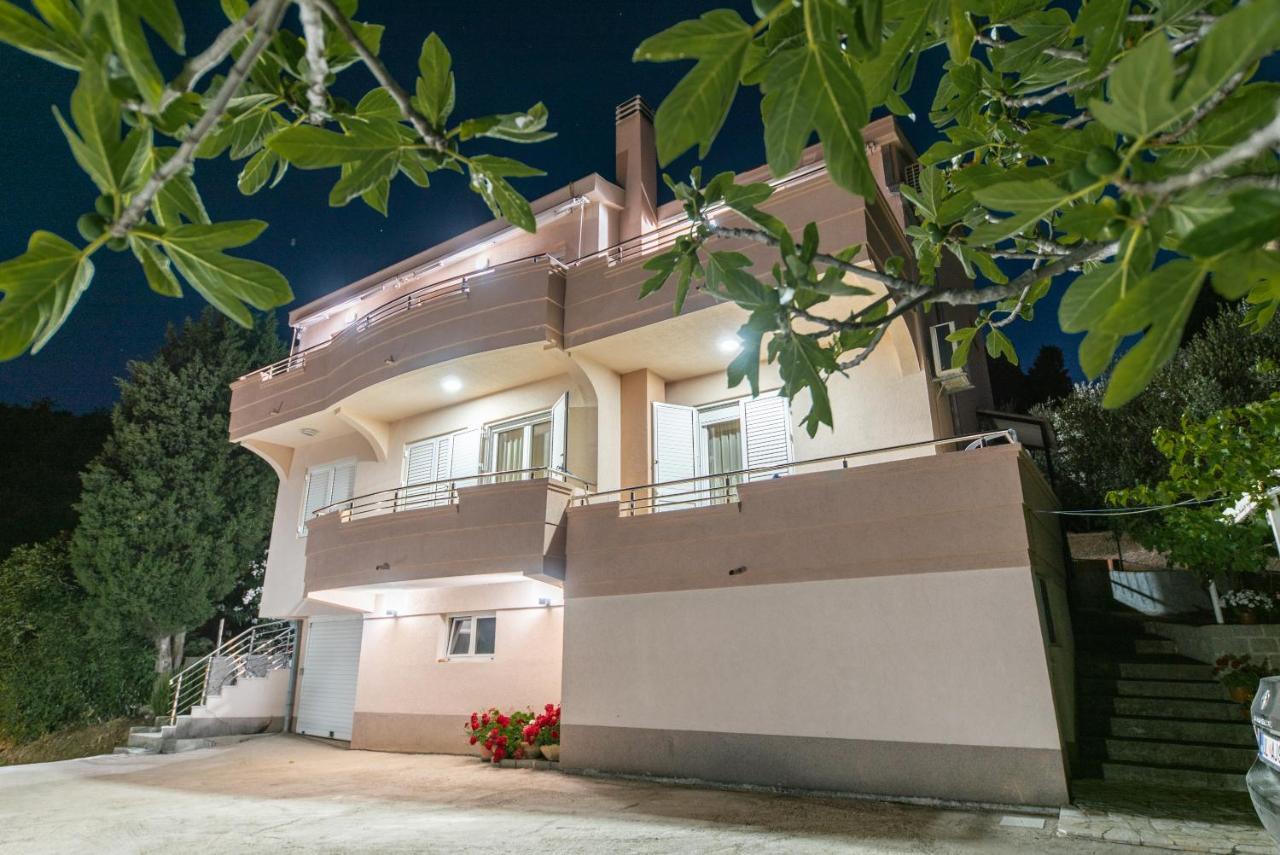 Apartments Villa Egzon Улцин Екстериор снимка